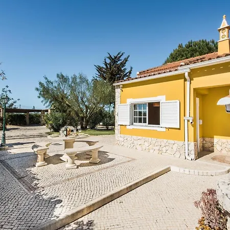 Dom wakacyjny Peaceful Algarve With Private Pool, Spacious Garden & Bbq Area
