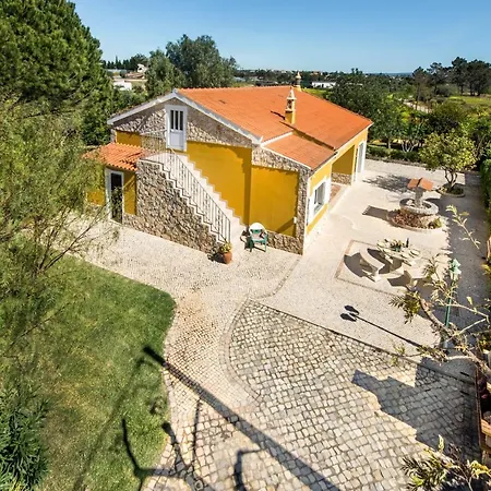 Dom wakacyjny Peaceful Algarve With Private Pool, Spacious Garden & Bbq Area