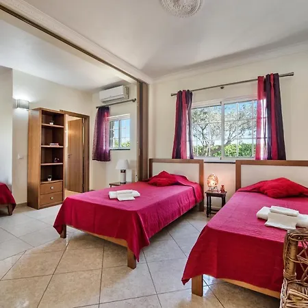 Peaceful Algarve With Private Pool, Spacious Garden & Bbq Area *