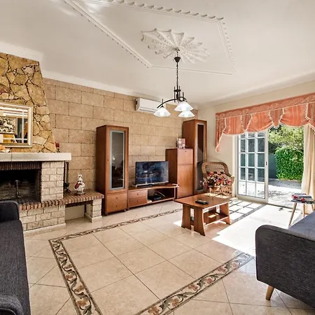 Dom wakacyjny Peaceful Algarve With Private Pool, Spacious Garden & Bbq Area