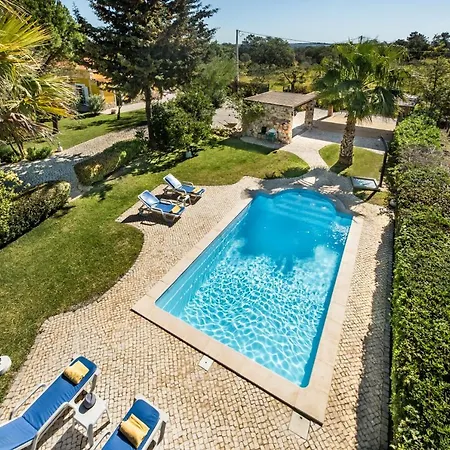 Dom wakacyjny Peaceful Algarve With Private Pool, Spacious Garden & Bbq Area