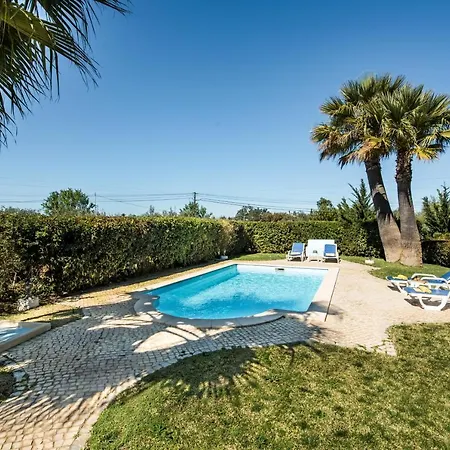 Peaceful Algarve Villa With Private Pool, Spacious Garden & Bbq Area