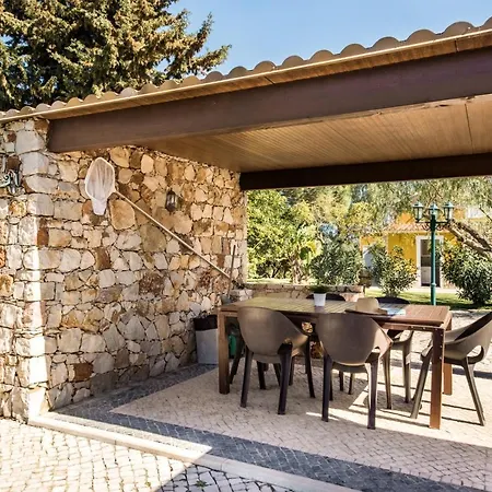 Peaceful Algarve With Private Pool, Spacious Garden & Bbq Area 펜션 페라구도