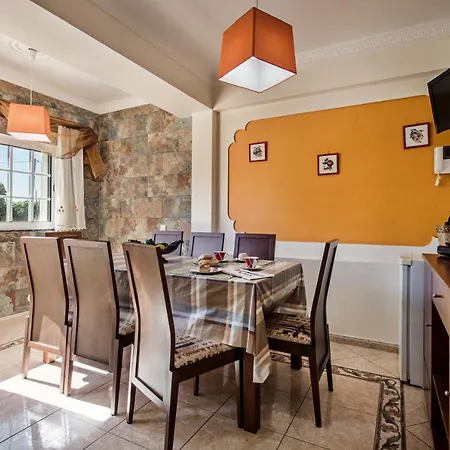 Peaceful Algarve Villa With Private Pool, Spacious Garden & Bbq Area Hébergement de vacances