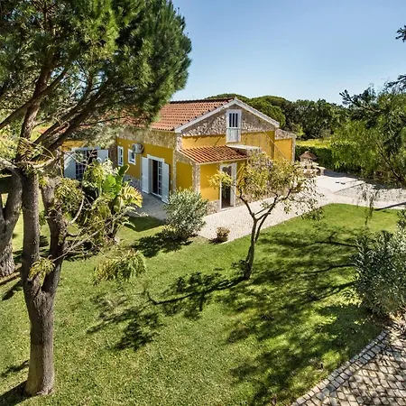 Hébergement de vacances Peaceful Algarve Villa With Private Pool, Spacious Garden & Bbq Area *