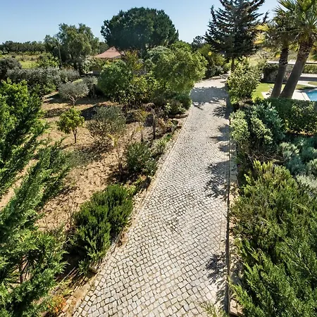 Peaceful Algarve Villa With Private Pool, Spacious Garden & Bbq Area Pêra