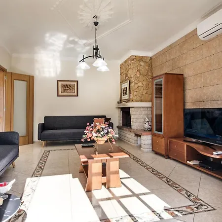 Peaceful Algarve With Private Pool, Spacious Garden & Bbq Area * 페라구도